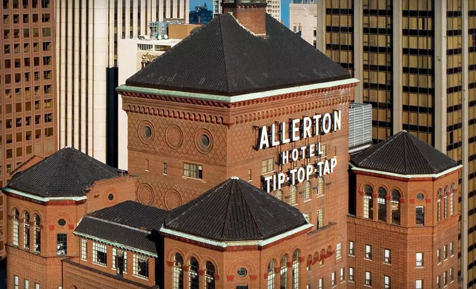 One-Night Stay with Welcome Drinks and WiFi at The Allerton Hotel in Chicago - Primary Image