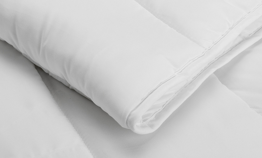 Image 4: Couette hypoallergénique 