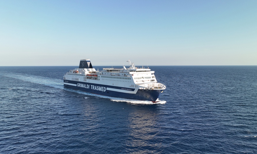 Image 10: 50 % de descuento en viaje de ida y vuelta en barco con Trasmed