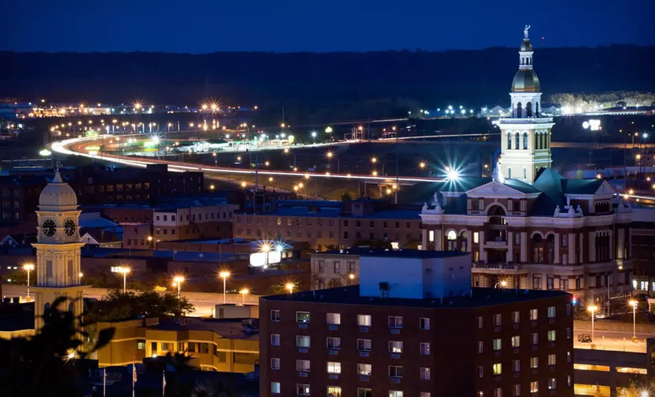 One-Night Stay with Dining Credit and Optional Wine Tastings and Spa Credit at Hotel Julien in Dubuque, IA - Primary Image