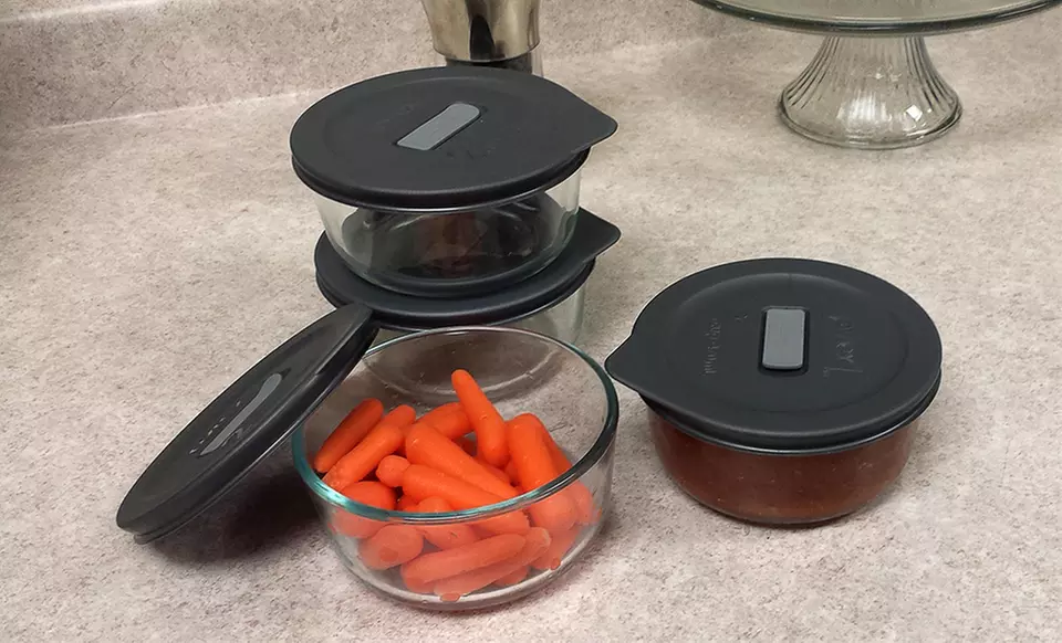 Set of 4 Pyrex Round, 2-Cup Baking Dishes with No-Leak Lids - Primary Image