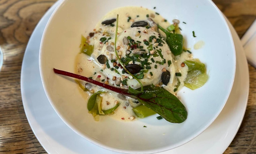 Image 7: Menu entrée-plat-dessert pour 2 ou 4 personnes