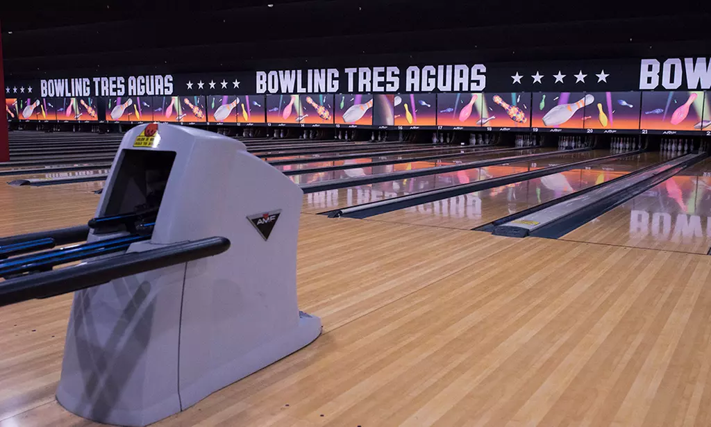 Planazo de Bolos en Bowling Tres Aguas: 3 Partidas con Snack, Bebida y Zapatos Incluidos, Hasta 11,11 € De Descuento - Primary Image
