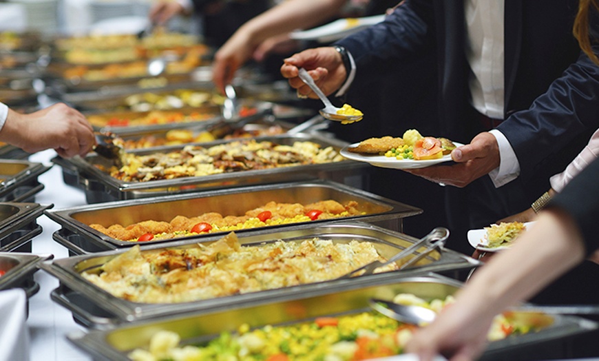 Image 2: Sri Lankan Buffet with Wine