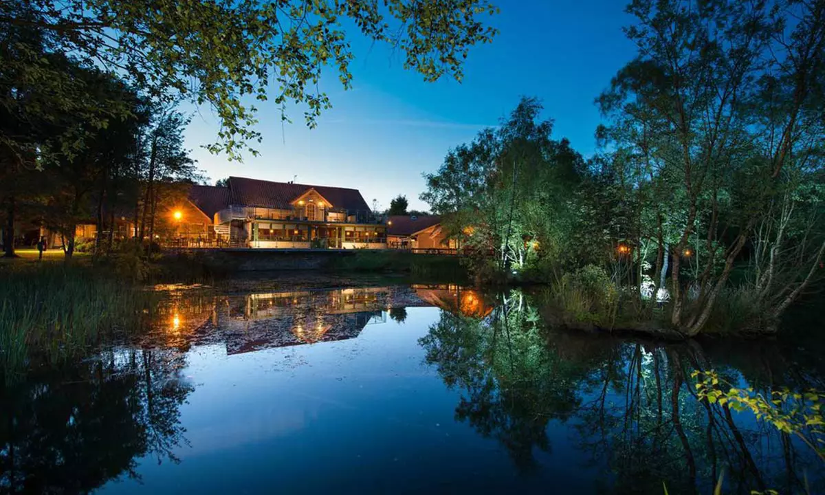 Savour Afternoon Tea with Optional Prosecco at The Lakeside Restaurant, Chevin Country Park Hotel—Up to 36%Off