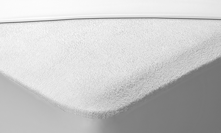 Image 3: Protège-matelas en coton éponge avec un traitement à l'Aloe Vera 