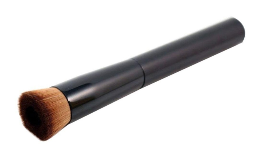 Image 4: Liquid Foundation Brush