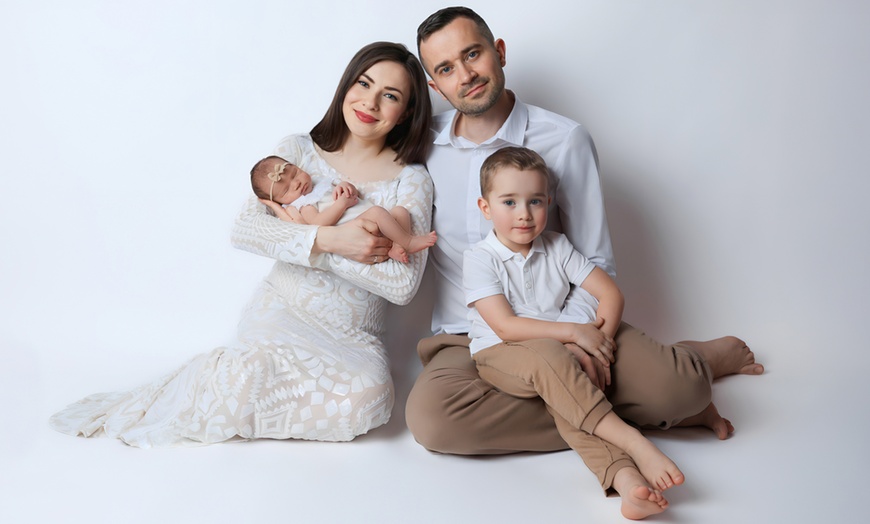 Image 1: Ciążowa, noworodkowa, rodzinna lub okolicznościowa sesja fotograficzna