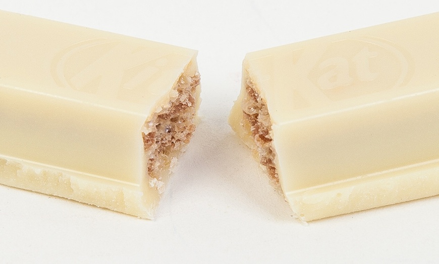 Image 2: 24 Nestlé Kit Kat Four-Fingers