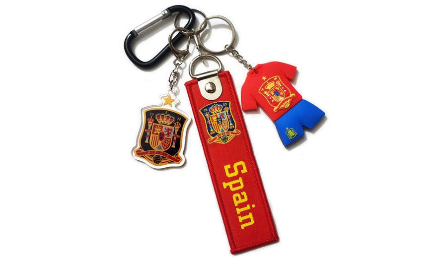 Image 9: World Cup 2022 Keychains with Coloured Badge Logos