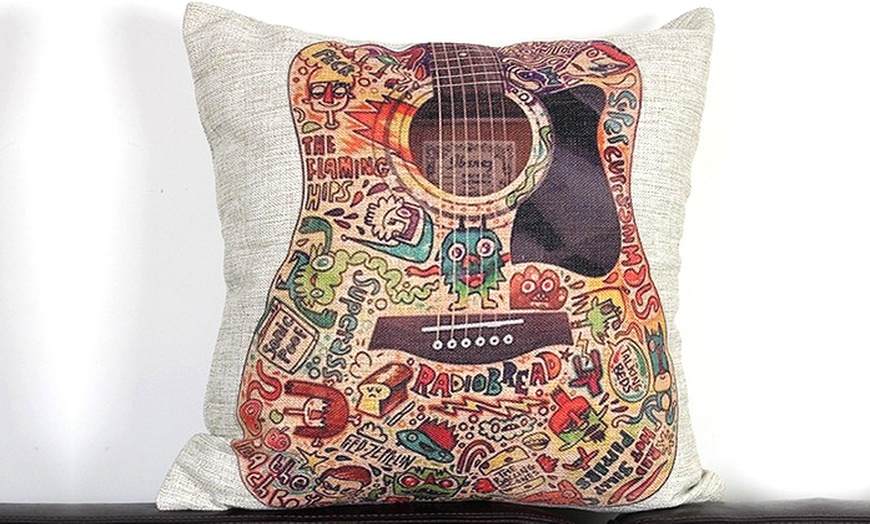 Image 7: Retro cushions 