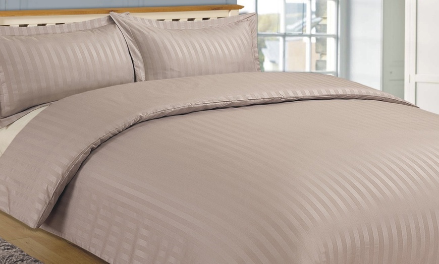 Image 6: Hotel Stripe Duvet Set