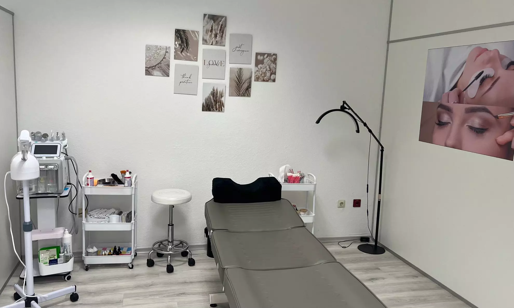 45-90 Min. Klassische Gesichtsbehandlung / Microneedling / Aqua-Facial