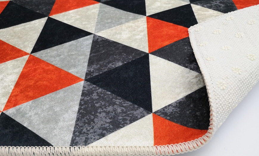 Image 10: Triangle Pattern Rug