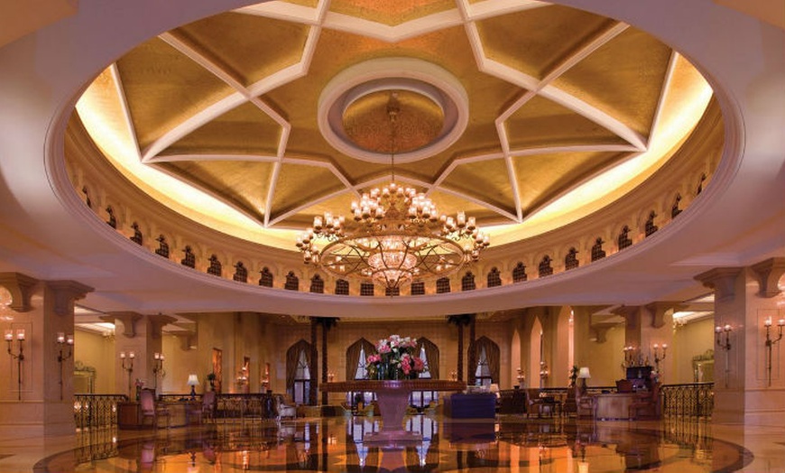 Image 6: Buffet at Shangri-La Hotel