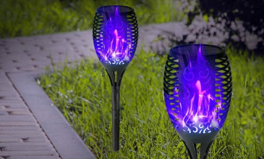 Image 4: Solar LED Flickering Flame Torch Light