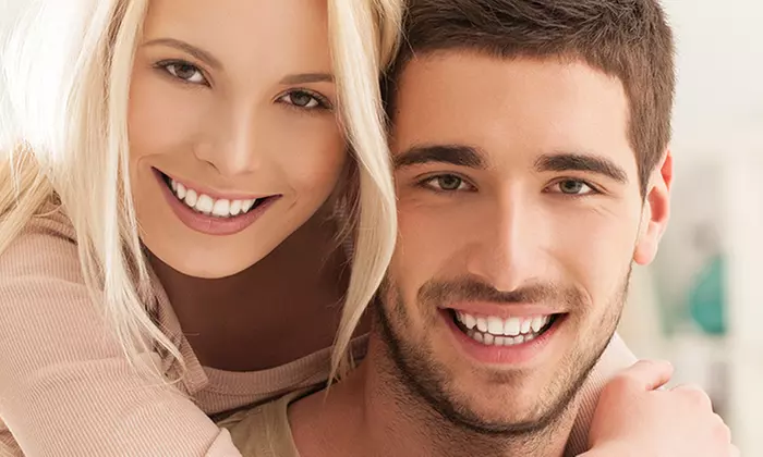 Limpieza bucal con ultrasonidos, pulido dental, revisión y diagnóstico por 9,95 € - Primary Image