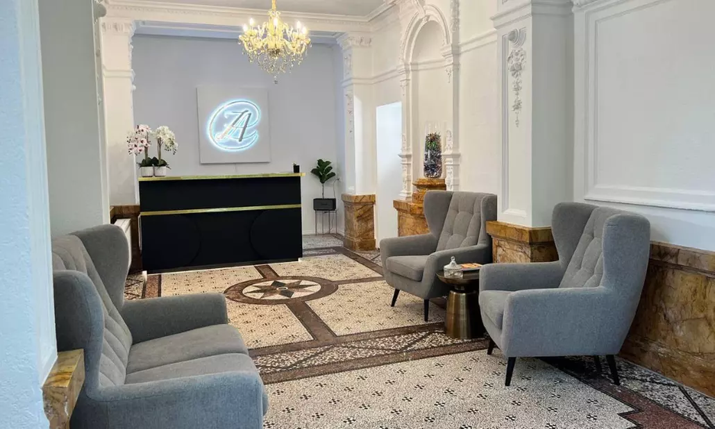 Russische Maniküre optional mit Maske und Massage für 1 Person