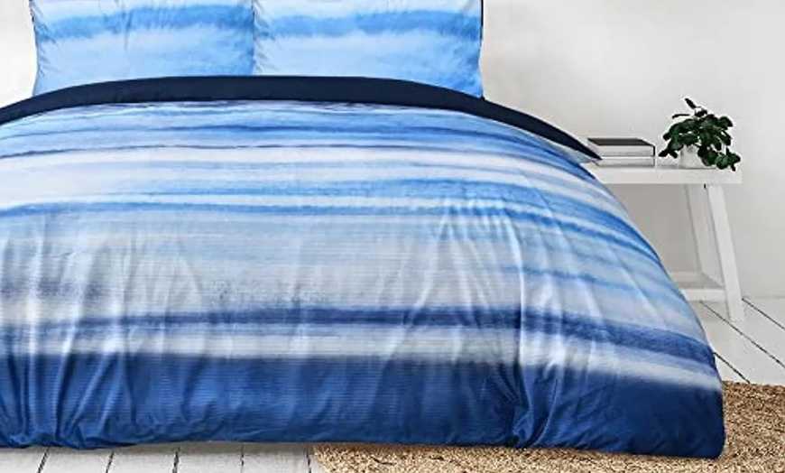 Image 1: Reversible Ribbed Velvet Duvet Set