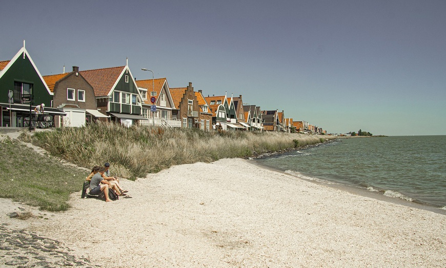 Image 13: Volendam: Moderne tweepersoonskamer met ontbijt