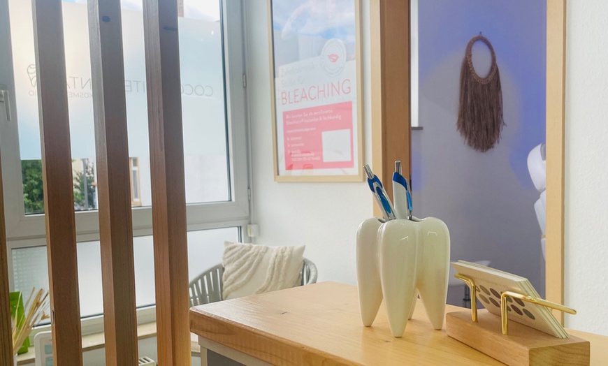 Image 3: Natürlich weiß in nur 60 oder 90 Min.: Zahn-Bleaching  für 1 Person