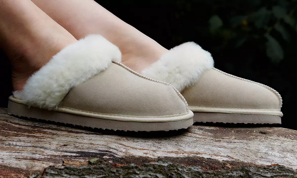 Snow Paw Women’s Sheepskin Slippers