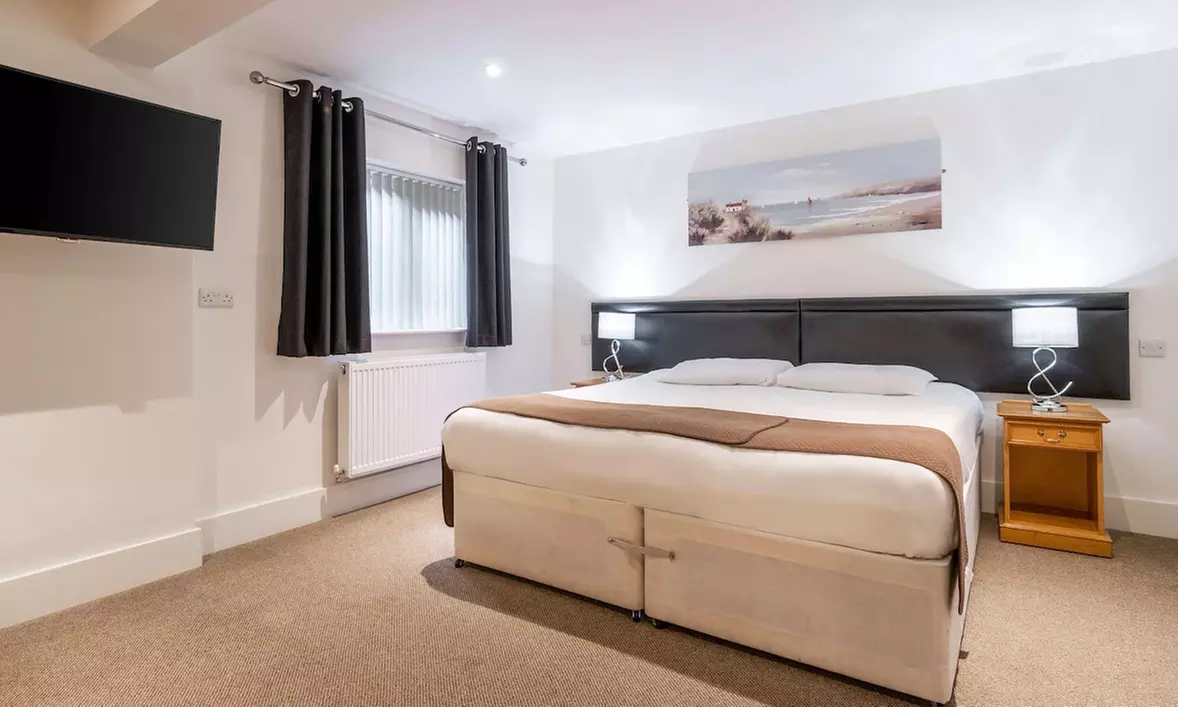 Lincolnshire: Standard/Superior Double Room with Breakfast