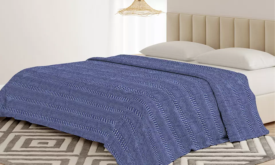 Sofabezug und Tagesdecke aus natürlicher recycelter Baumwolle