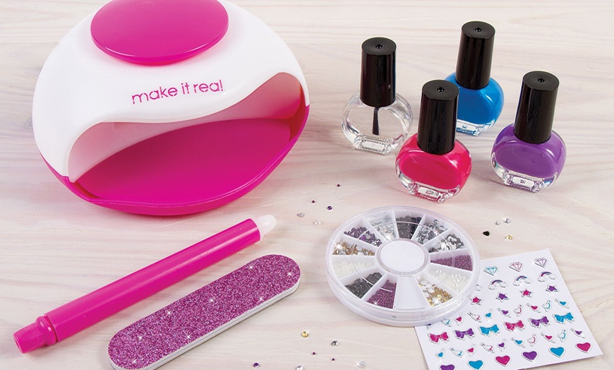 Image 3: Glitter Dream Nail Spa