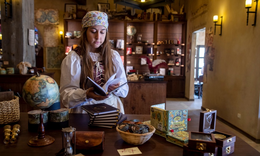 Image 29: Experiencia en Puy du Fou: entrada al parque en temporada navideña