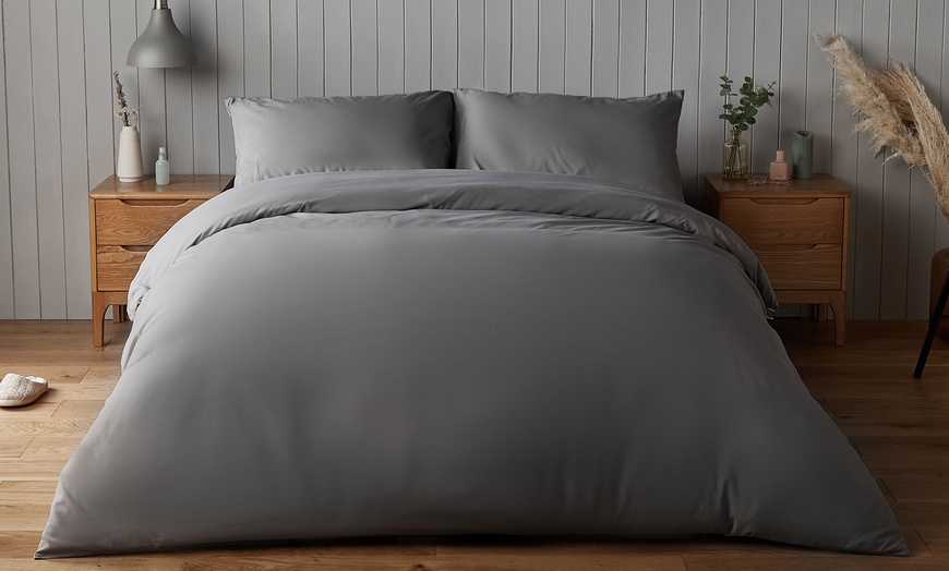 Image 1: Silentnight Supersoft Duvet Set