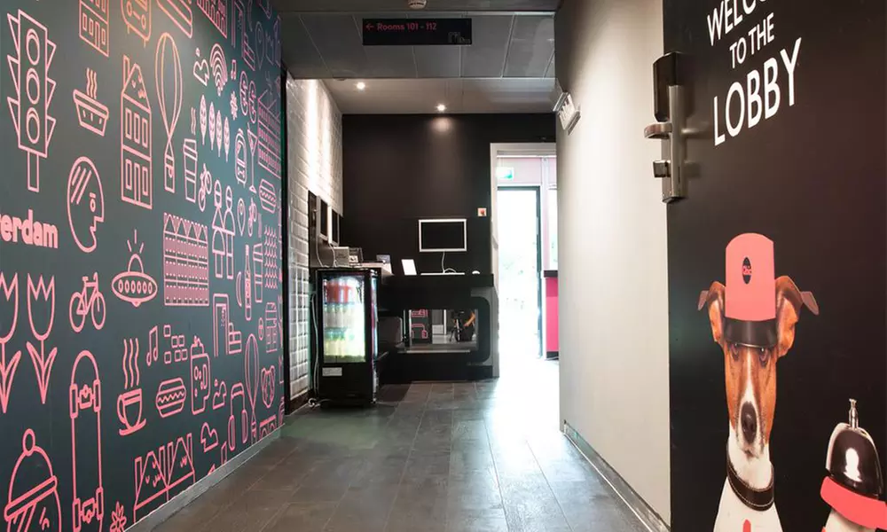 Amsterdam-Zuid: Standard or Large Double Room for 2 People