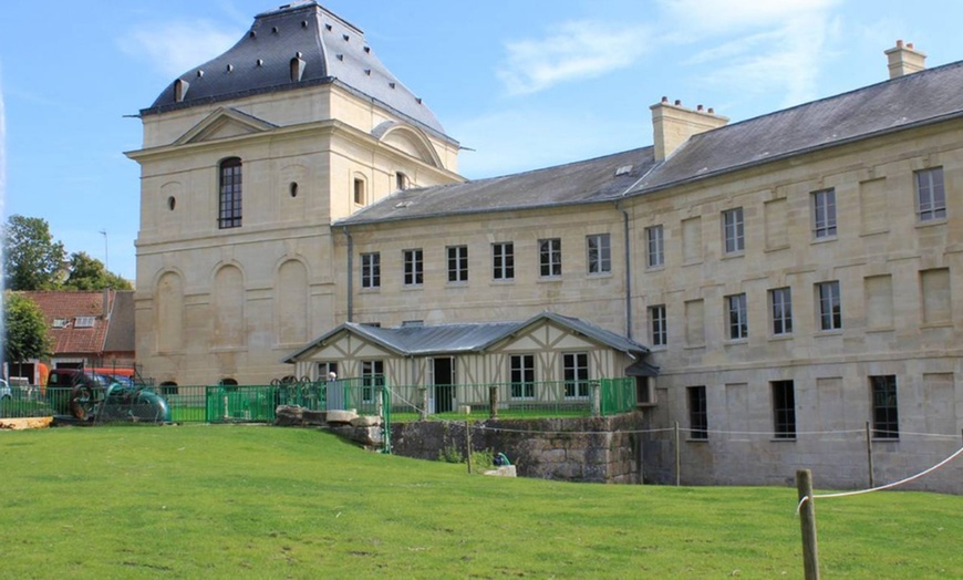 Image 12: Proche parc du Château de Chantilly : chambre confort ou King