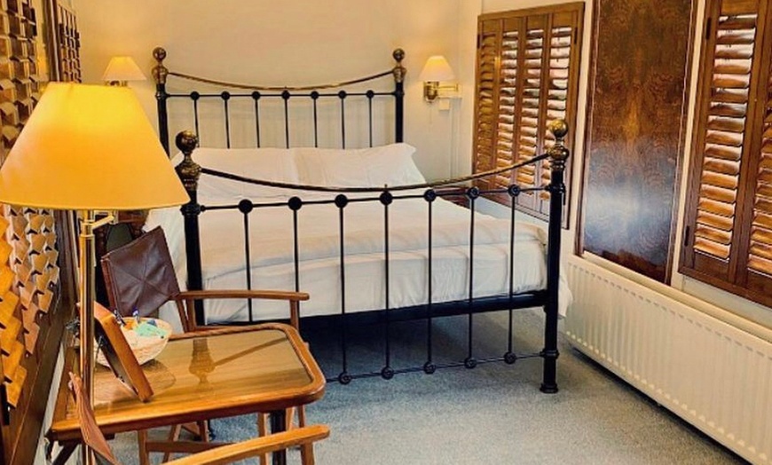 Image 7: West Sussex: 4* Pullman Carriage Double Room Stay with Breakfast