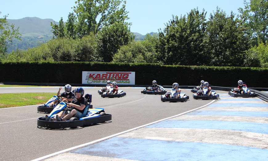 Image 2: Tandas de 10 minutos en Karting Soto de Dueñas para 1 o 2 adultos