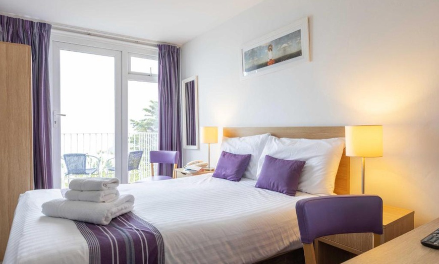 Image 3: St. Ives: Double Room with Breakfast