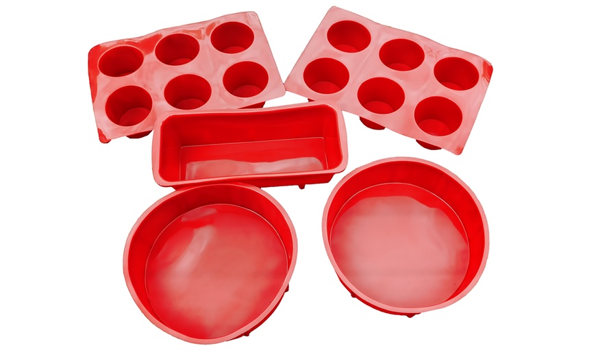 Image 4: Five-Piece Silicone Bakeware Set