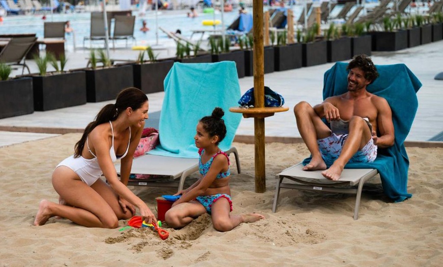 Image 4: Bibione: soggiorno in bilocale con spiaggia e colazione