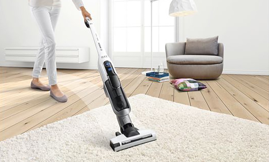 Image 5: Bosch 32.4V Athlet Vacuum Cleaner