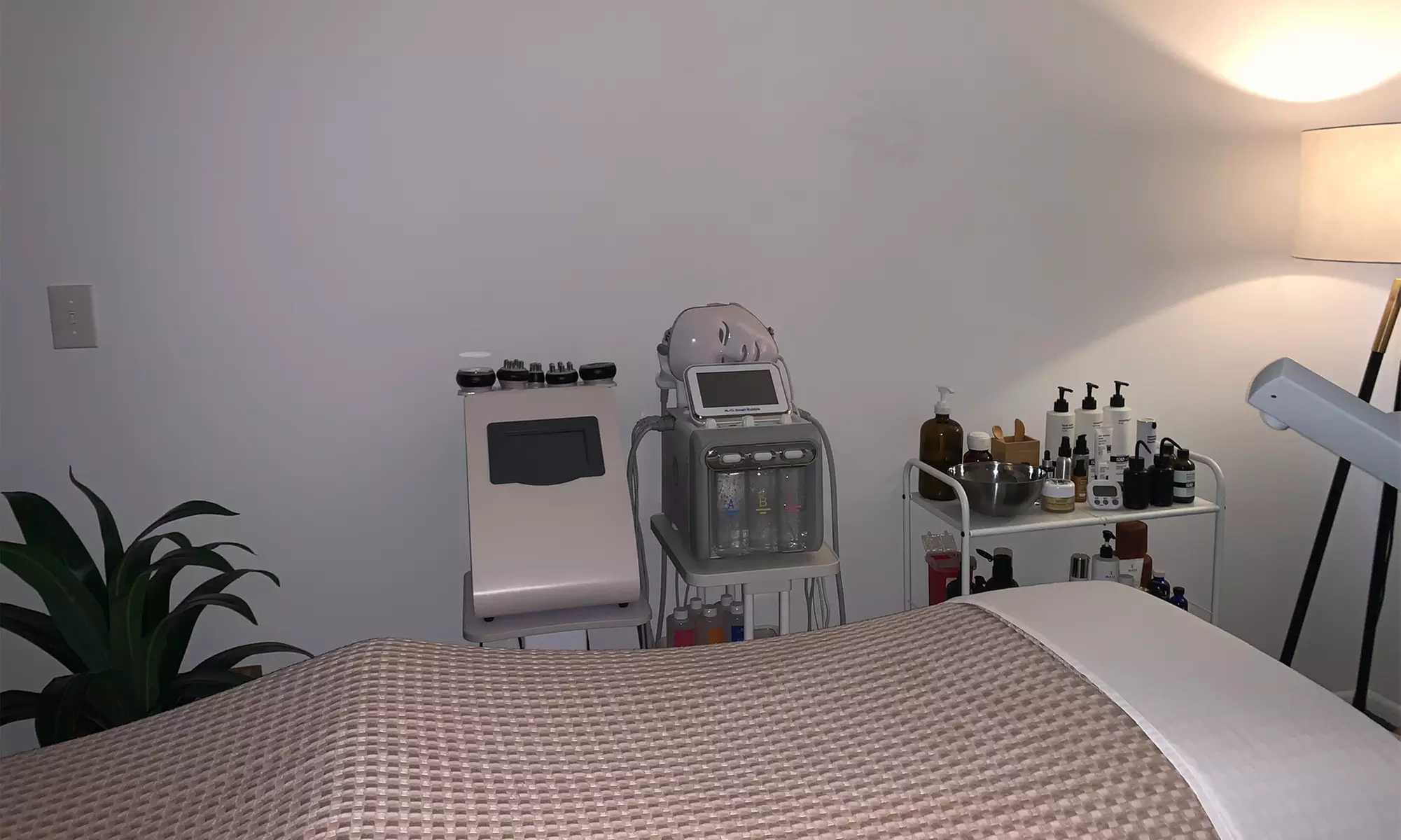 Radio-Frequency Facelift, Luxe Facial Express or Ultrasonic-Cavitation