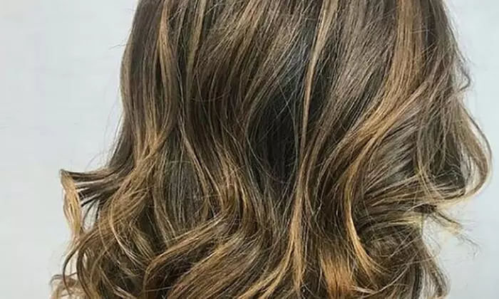 Sesión de peluquería con corte y opción a tinte o mechas balayage