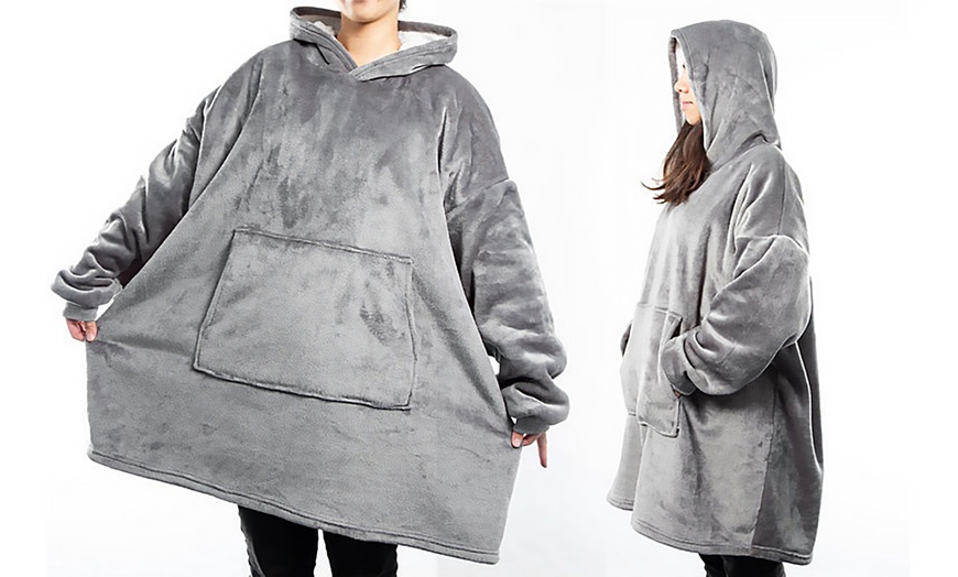 Image 4: Oversized Sherpa Hoodie Blanket 