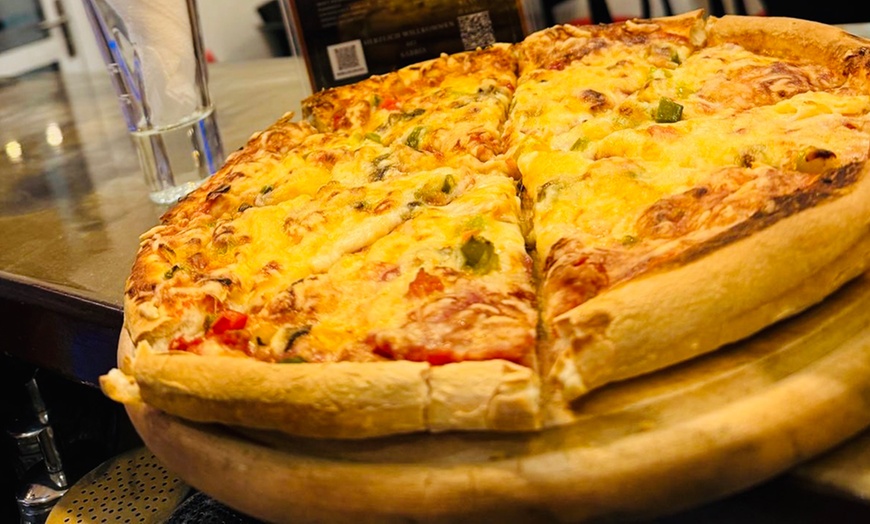 Image 2: Pizza nach Wahl inkl. Wein oder Aperol Spritz für 2 oder 4 Personen