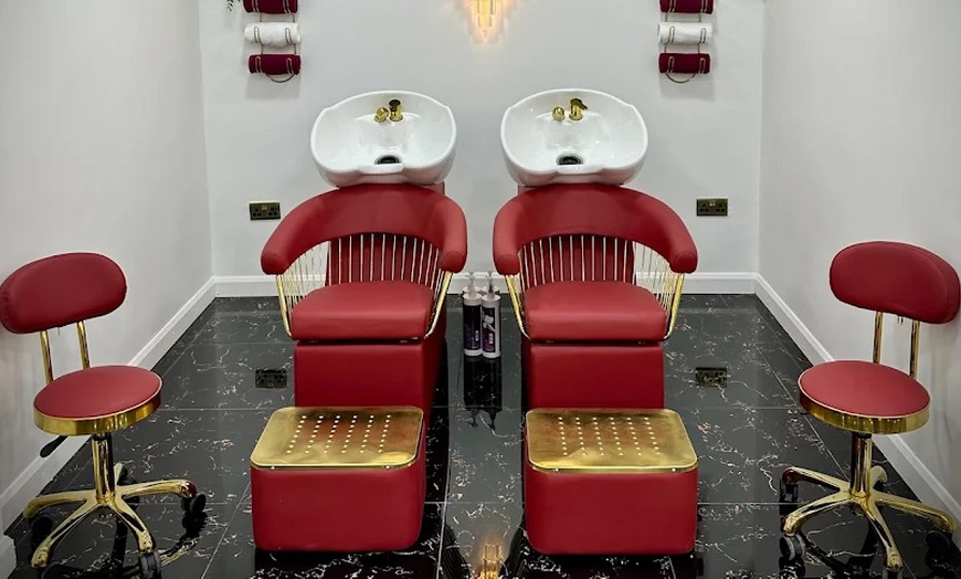 Image 5: Up to 50% Off on Salon - Hair Colour / Highlights at Queen Land Clinic