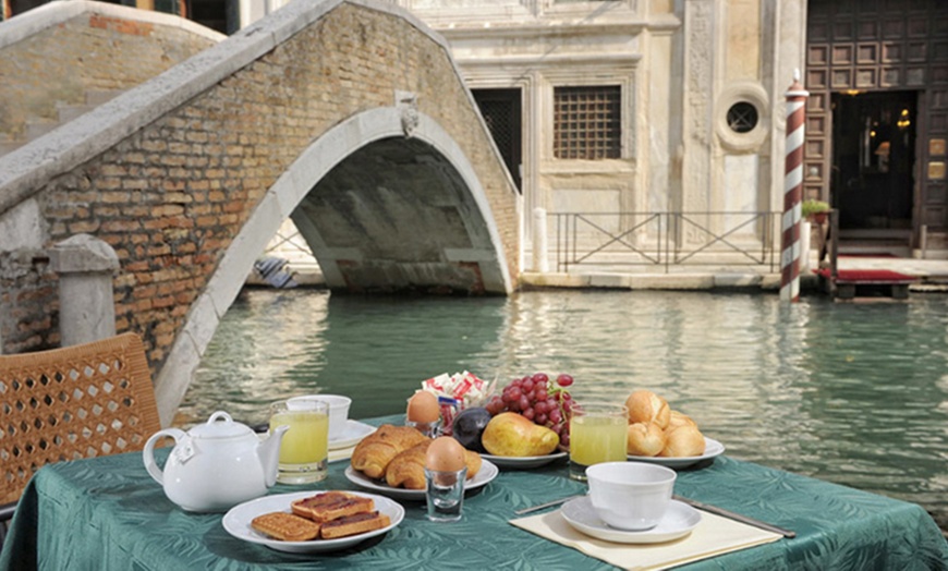 Image 4: Venezia: fino a 3 notti con colazione e ingresso al Casinò