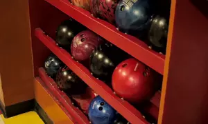Strike a Deal: Bowling, Free Shoes & Weekend Eats Included!