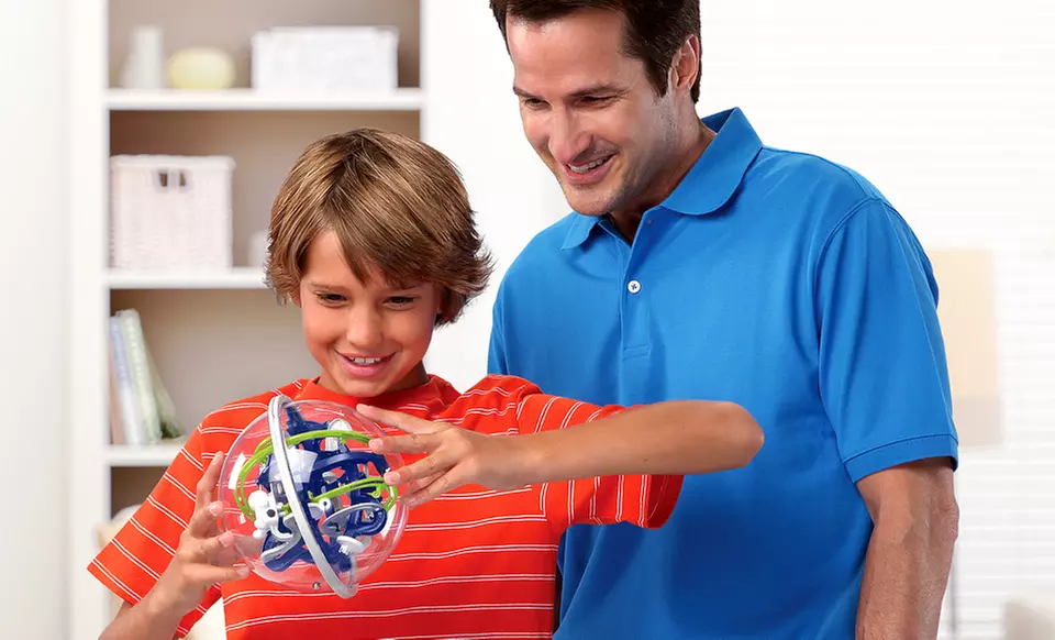 Discovery Kids Space Mission Maze Globe Game - Primary Image
