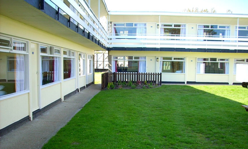 Image 3: New Pontins South Parks