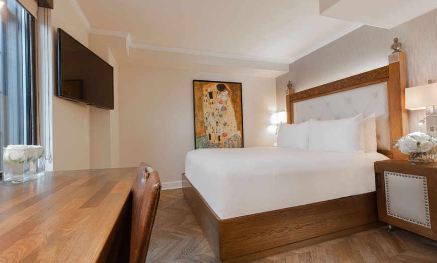 Image 12: Midtown Manhattan hotel near Grand Central w/ Grab and Go credit