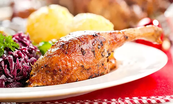 Gänsebraten für 2, 4 oder 8 Personen mit leckeren Beilagen im Restaurant Strandbad Lübars (bis zu 40% sparen) - Primary Image